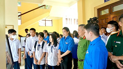 Thành đoàn - Hội Sinh viên Việt Nam thành phố tổ chức Ngày hội pháp luật Chủ đề: Tuyên truyền phòng chống ma tuý Triển lãm ảnh “Người trẻ nói không với ma tuý” năm 2022
