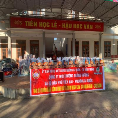 Tặng Quà Cho Đồng Bào bị ảnh hưởng bão lũ tại Cao Bằng