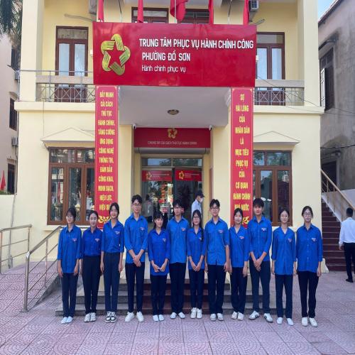 ĐOÀN THANH NIÊN PHƯỜNG ĐỒ SƠN DUY TRÌ ĐỘI HÌNH TÌNH NGUYỆN HỖ TRỢ TẠI TRUNG TÂM HÀNH CHÍNH CÔNG