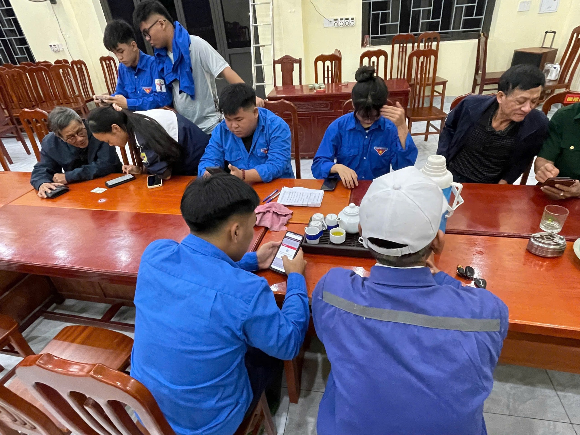 Đội thanh niên xung kích tham gia hỗ trợ tại Nhà văn hóa các TDP