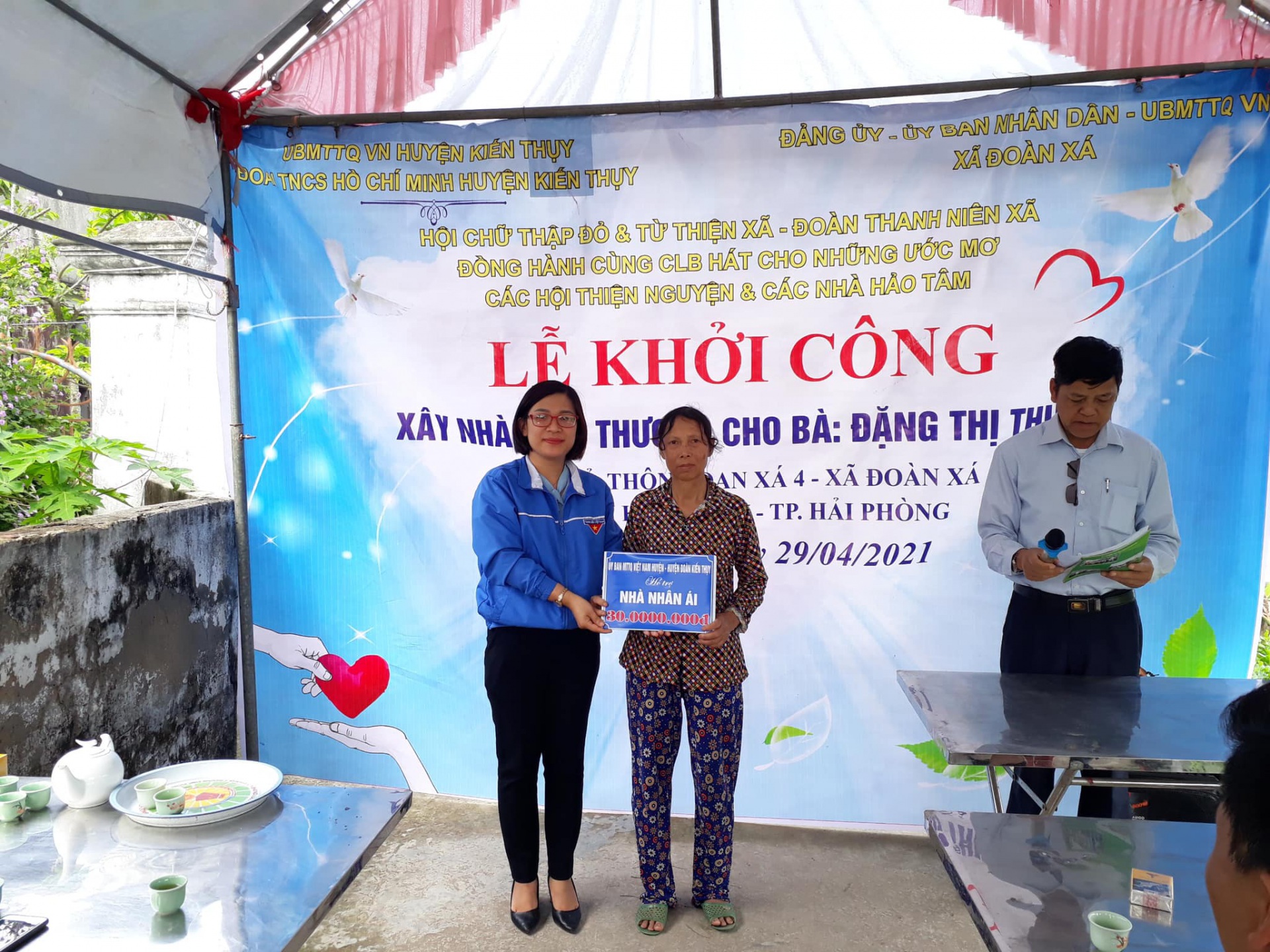 Khởi công xây dựng nhà