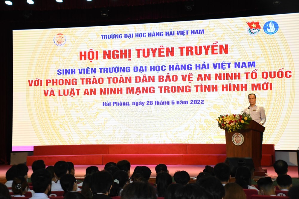 PGS. TS Nguyễn Minh Đức – Phó Hiệu trưởng Nhà trường khai mạc hội nghị