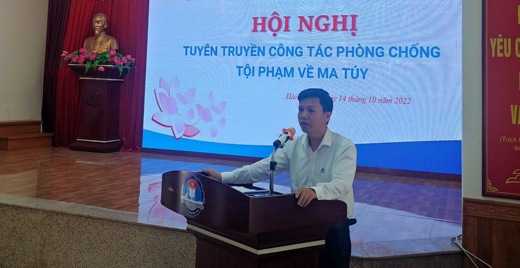 Đồng chí Nguyễn Duy Linh - Phó Hiệu Trưởng phát biểu tại chương trình