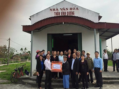 Trao tặng trang thiết bị âm thanh cho Nhà văn hóa thôn Vĩnh Dương, xã Trấn Dương