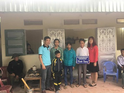 Trao tặng kinh phí và bàn giao nhà nhân ái cho gia đình em Nguyễn Thị Vui, xã Việt Tiến, huyện Vĩnh Bảo