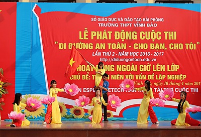 Hoạt động ngoài giờ lên lớp với chủ đề 