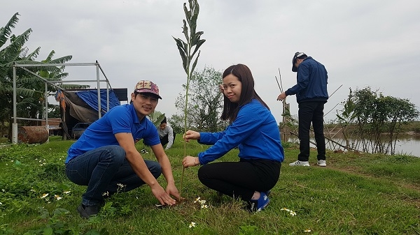 Lễ phát động Tết trồng cây và trồng mới 1500 cây xanh tại tuyến đê chắn sóng ven biển huyện Hải Thành