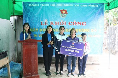 KHỞI CÔNG XÂY DỰNG NHÀ KHĂN QUÀNG ĐỎ CHO HỌC SINH CÓ HOÀN CẢNH KHÓ KHĂN.