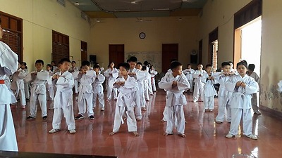 Thi sát hạch và phân đai cho các em học viên lớp Karatedo