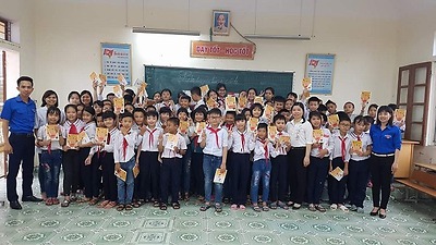 Chương trình tư vấn sức khỏe, cách phòng chống các bệnh mùa hè và ngày hội rửa tay bằng xà phòng cho các em học sinh toàn trường. 