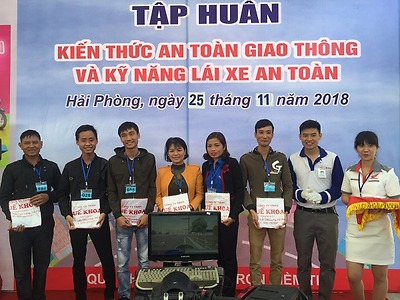 Tập huấn kiến thức ATGT và kỹ năng lái xe an toàn.