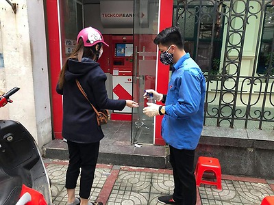 Trực chốt ATM và các điểm chi trả lương hưu trợ cấp xã hội đảm bảo thực hiện phòng, chống dịch bênh COVID-19