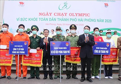 Thanh niên Khối Lực lượng vũ trang thành phố tham gia ngày chạy Olympic Vì sức khỏe toàn dân năm 2020