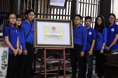Đoàn Thanh niên - Hội Sinh viên trường Đại học Y Dược Hải Phòng đến thăm “Nhà Tưởng niệm Đồng chí Nguyễn Đức Cảnh”