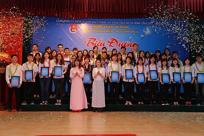 Biểu dương “Sinh viên 5 tốt” cấp trường năm học 2015-2016; Triển làm và trao giải Cuộc thi vẽ tranh tuyên truyền An toàn giao thông năm 2017; Kỷ niệm 86 năm Ngày thành lập Đoàn TNCS Hồ Chí Minh (26/3/1931 - 26/3/2017)