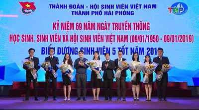 Sinh viên Phạm Quỳnh Phương (Khoa GD Tiểu học và Mầm non) - Cô giáo “tương lai” say mê các hoạt động cộng đồng.