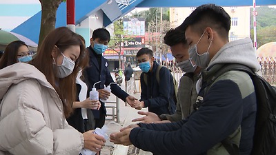 Tuổi trẻ Trường Đại học Hải Phòng hưởng ứng Ngày Chủ nhật xanh ra quân hành động “Vì Trường Đại học Hải Phòng: Xanh – Sạch – Đẹp”.
