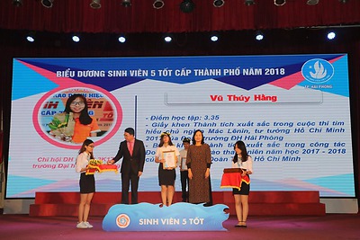 VŨ THÚY HẰNG - NỮ THỦ LĨNH KHOA GIÁO DỤC TIỂU HỌC & MẦM NON - MỘT TẤM GƯƠNG LUÔN HẾT MÌNH TRONG CÁC HOẠT ĐỘNG TÌNH NGUYỆN