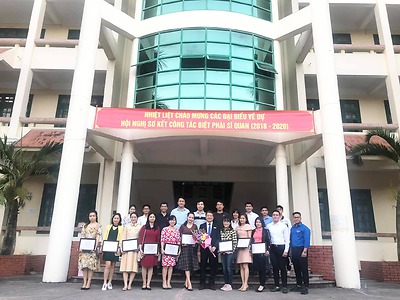 Lễ khen thưởng các đồng chí đoàn viên CBGV có thành tích xuất sắc trong đợt thi đua “ Dạy tốt - Học tốt” chào mừng kỉ niệm 38 năm Ngày Nhà giáo Việt Nam 20/11.