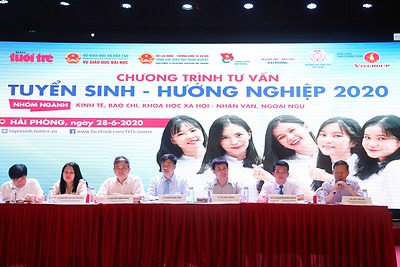 Ngày hội  Tư vấn tuyển sinh, hướng nghiệp năm 2020 với chủ đề “Cùng bạn vào tương lai”.