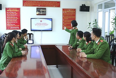 Đoàn thanh niên Khối Cảnh sát nhân dân CATP: Sinh hoạt chính trị “Tuổi trẻ CAHP sắc son niềm tin với Đảng”