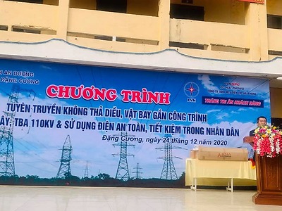 Chiều ngày 24/12/2020, Liên đội THCS Đặng Cương kết hợp với Công ty TNHH MTV Điện lực Hải Phòng tổ chức chuyên đề: Tuyên truyền không thả diều, vật bay gần công trình đường dây, TBA 110KV và sử dụng điện an toàn, tiết kiệm.