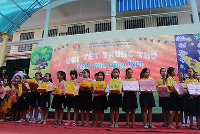 Liên đội Tiểu học Cát Bi: Vui Tết trung thu - Góp quà tặng bạn