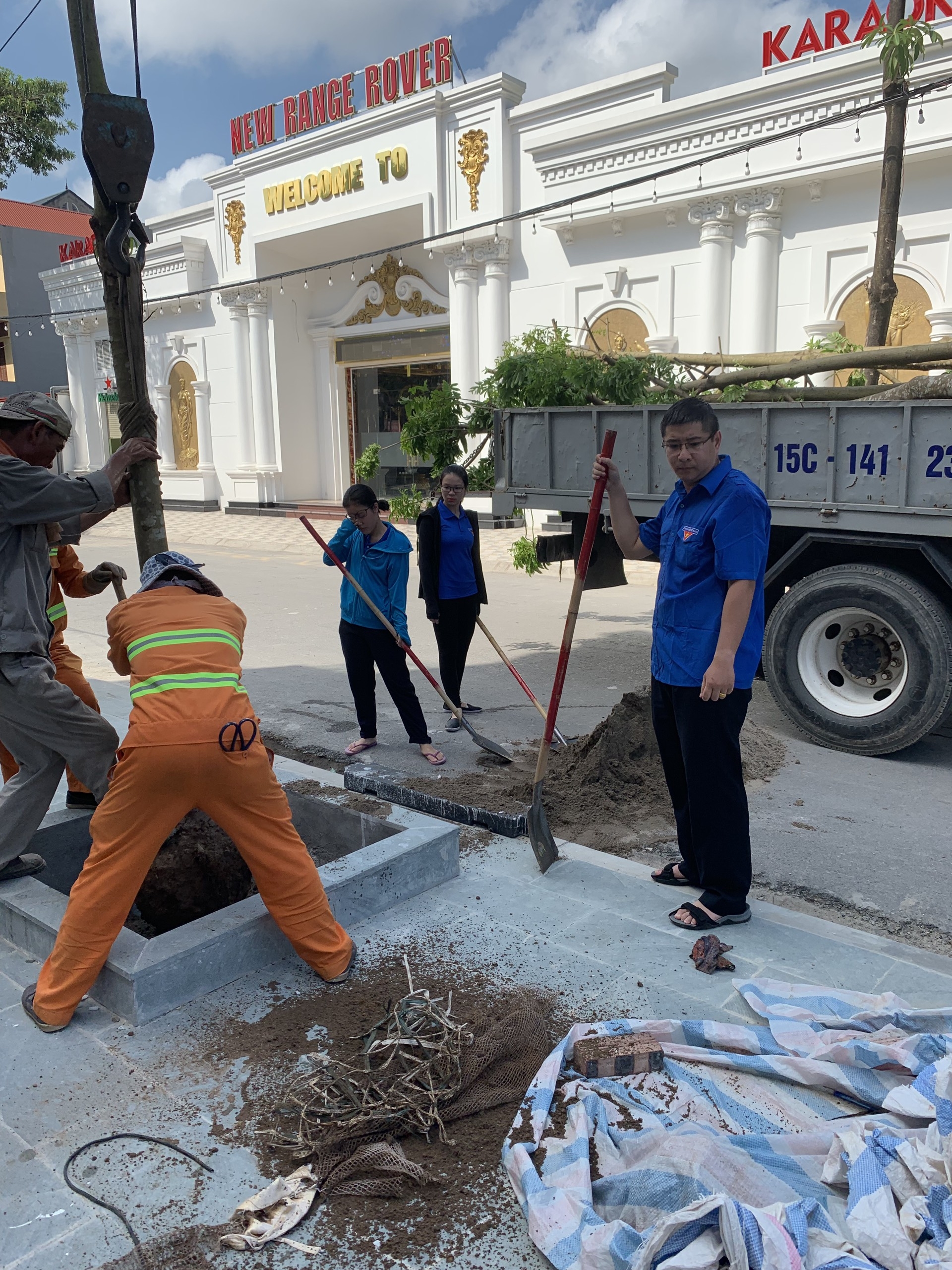 Đồng chí Nguyễn Huy Hiệp - Bí thư Đoàn phường trực tiếp tham gia chương trình