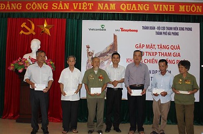 Thành đoàn Hải Phòng: Hội nghị tặng quà các Bác cựu TNXP thành phố
