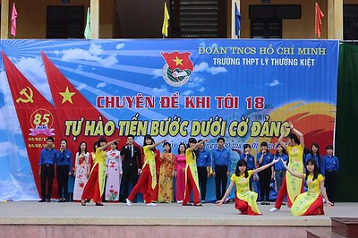 Trường THPT Lý Thường Kiệt, huyện Thủy Nguyên tổ chức chuyên đề Khi tôi 18 “Tự hào tiến bước dưới cờ Đảng”