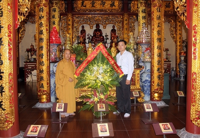 Thành đoàn, Hội LHTN Việt Nam thành phố thăm, chúc mừng nhân dịp Đại lễ Phật Đản năm 2015 - Phật lịch 2559