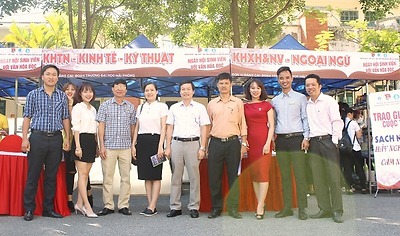 Thành đoàn - Hội LHTN Việt Nam thành phố - Hội Sinh viên thành phố tổ chức Chương trình “Ngày hội Sinh viên với văn hóa đọc” tại trường Đại học Hải Phòng.