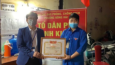 Kiểm tra và trao tặng Bằng khen cho các tập thể, cá nhân có thành tích xuất sắc trong phong trào Thanh niên tình nguyện tham gia phòng, chống dịch bệnh Covid-19