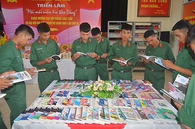 Đoàn Thanh niên bộ CHQS thành phố đến tham quan Bảo tàng Quân khu 3