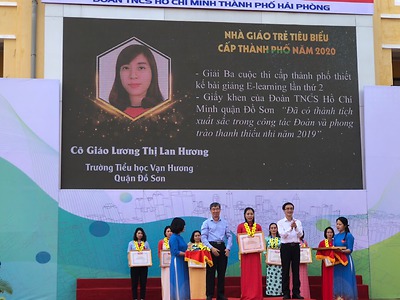 Đồng chí Lương Thị Lan Hương – Bí thư Chi đoàn trường Tiểu học Vạn Hương đạt danh hiệu “Giáo viên trẻ tiêu biểu”  năm 2020