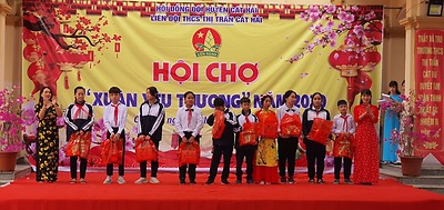 Chuyên đề “Hội chợ Xuân Yêu Thương năm 2020”.