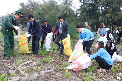 Chương trình phát động Tết trồng cây “Đời đời nhớ ơn Bác Hồ”, chương trình “Hãy làm sạch biển” và phong trào chống rác thải nhựa năm 2020.