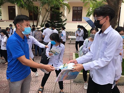 Ra quân Đội thanh niên tình nguyện “Tiếp sức mùa thi”