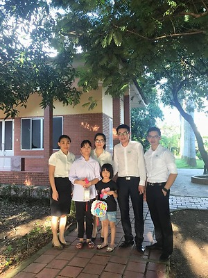 Ngày 30/9, Đoàn thanh niên Chi nhánh Ngân hàng Vietinbank CN HP đã đi thăm, động viên, tặng quà cho các em có hoàn cảnh khó khăn, hoàn cảnh đặc biệt tại Làng nuôi dạy trẻ mồ côi Hoa Phượng.