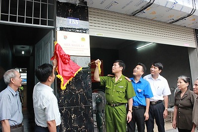 Lễ gắn biển nhà Nhân ái cho gia đình liệt sỹ Công an Phạm Văn Cường