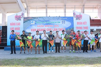 Lễ khai mạc Giải bóng đá thanh niên quận Đồ Sơn cup Vạn Ngang lần thứ 2