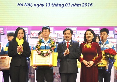 Huỳnh Thanh Thân giành giải Nhất cuộc thi “Tự hào Việt Nam” 2015 
