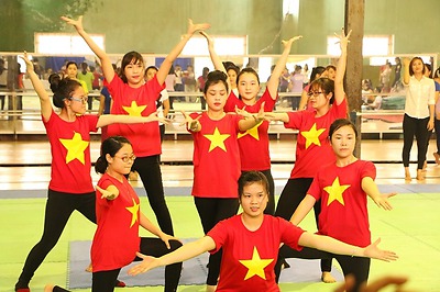 Bế mạc lớp tập huấn hướng dẫn viên thể dục thể thao, múa hát tập thể thành phố hè năm 2016