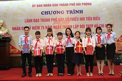 Lãnh đạo thành phố gặp gỡ thiếu nhi và cán bộ Đoàn, Đội tiêu biểu nhân dịp kỷ niệm 75 năm ngày thành lập Đội TNTP Hồ Chí Minh