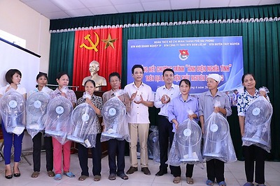 Tổng kết chương trình “Ánh điện nghĩa tình” trên địa bàn huyện Thủy Nguyên năm 2016