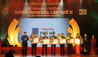 Hải Phòng vinh dự có 2 trong số 85 Nhà nông trẻ xuất sắc nhận giải thưởng Lương Định Của lần thứ XI, năm 2016 
