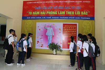 200 đoàn viên, thanh niên tham gia triển lãm một số hình ảnh, tư liệu “70 năm Hải Phòng làm theo lời Bác”