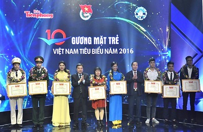 Đồng chí Nguyễn Thị Kim Đoan - Bí thư Đoàn phường Thượng Lý, quận Hồng Bàng vinh dự là 1 trong 10  Gương mặt trẻ triển vọng 2016