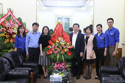 Lãnh đạo Quận Kiến An tặng hoa chúc mừng Thành đoàn Hải Phòng nhân kỷ niệm 86 năm Ngày thành lập Đoàn TNCS Hồ Chí Minh (26/3/1931 - 26/3/2017)