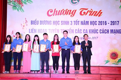 Huyện đoàn An Dương: Biểu dương “Học sinh 3 tốt”, Liên hoan các ca khúc cách mạng khối trường học